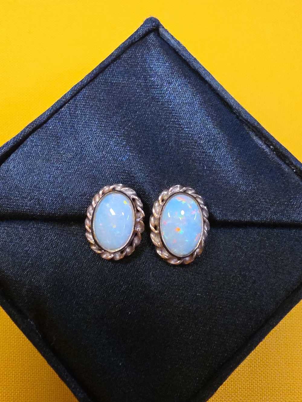 Australian Estate Piece ▪︎ 9CT Gold & Opals ▪︎ BEAUTIFUL!